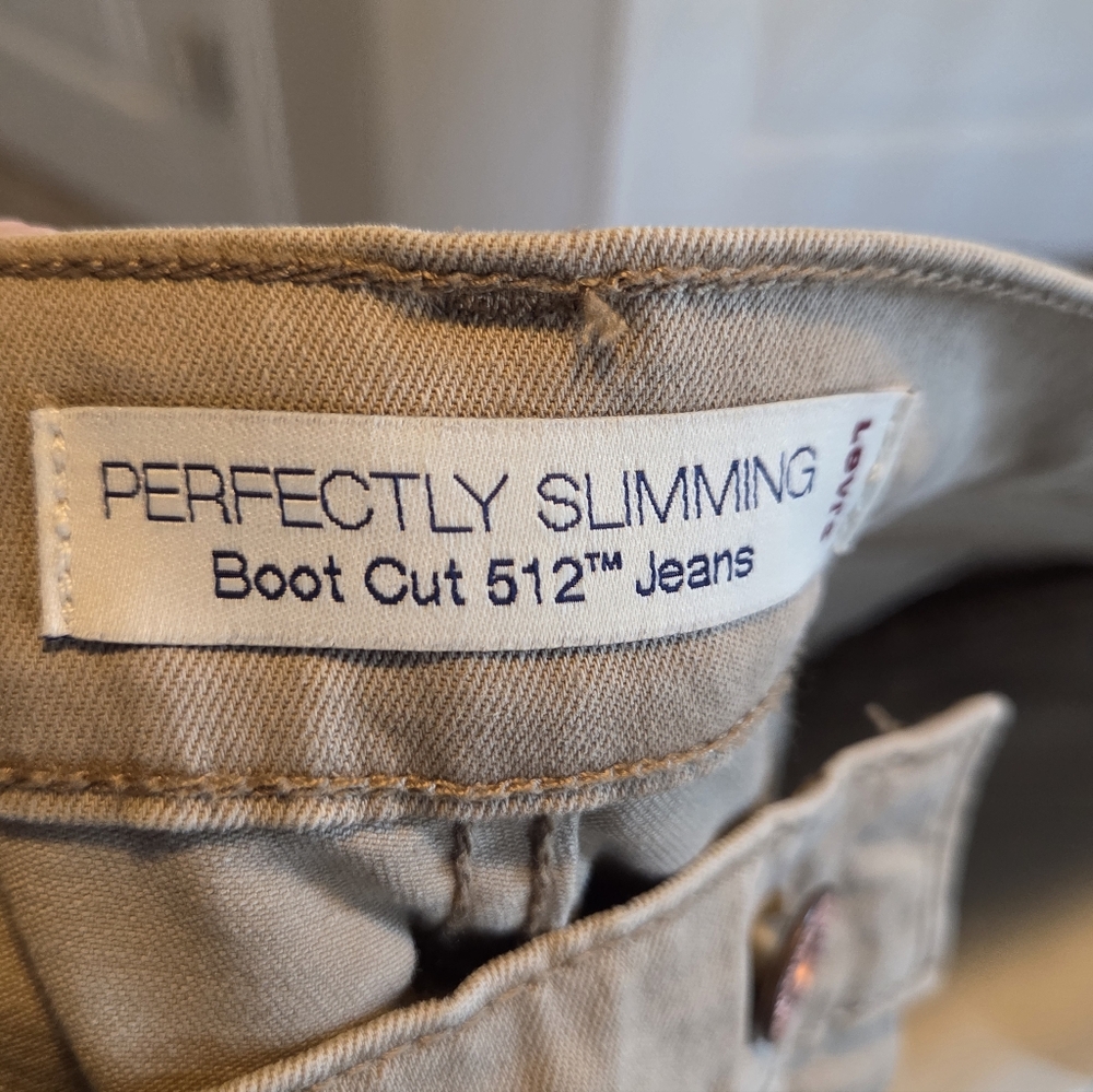 Levi's 512 Perfectly Slimming Bootcut Women's Jeans Size 16 - Picture 2 of 8